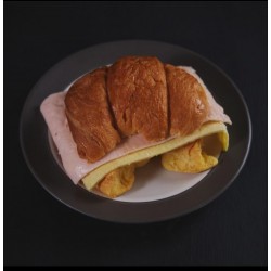 MEDIALUNA RELLENA DE JAMON...